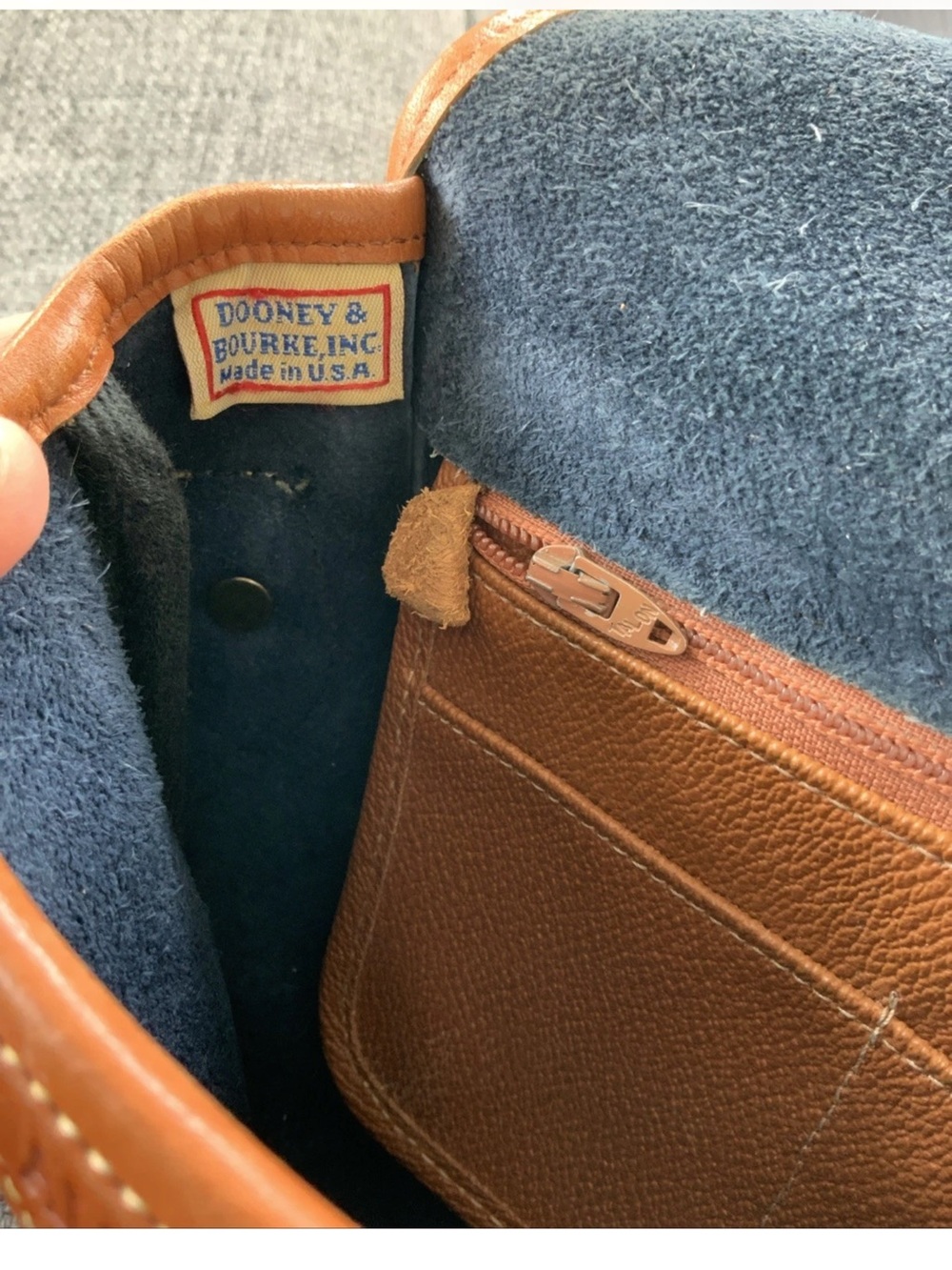Dooney & Bourke Vintage All-Weather Leather Crossbody Bag Navy Tan USA Made - Picture 4 of 11